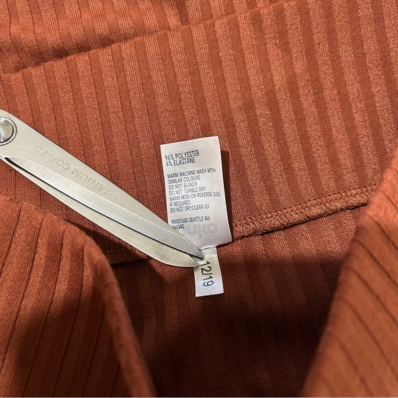 Anko pencil skirt. Polyester knit. Elastic waist. - Picture 5 of 6